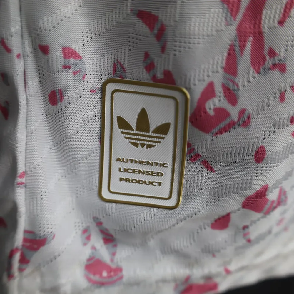 2025/2026 Versión Jugador Real Madrid Edición Especial Rosa Camiseta de Fútbol Calidad Thai — Vista 8