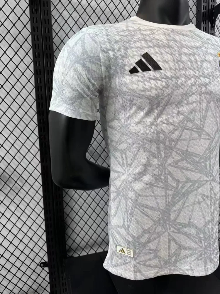2024/2025 Versión Jugador Real Madrid Edición Especial 08 Camiseta de Fútbol Calidad Tailandesa — Vista 7
