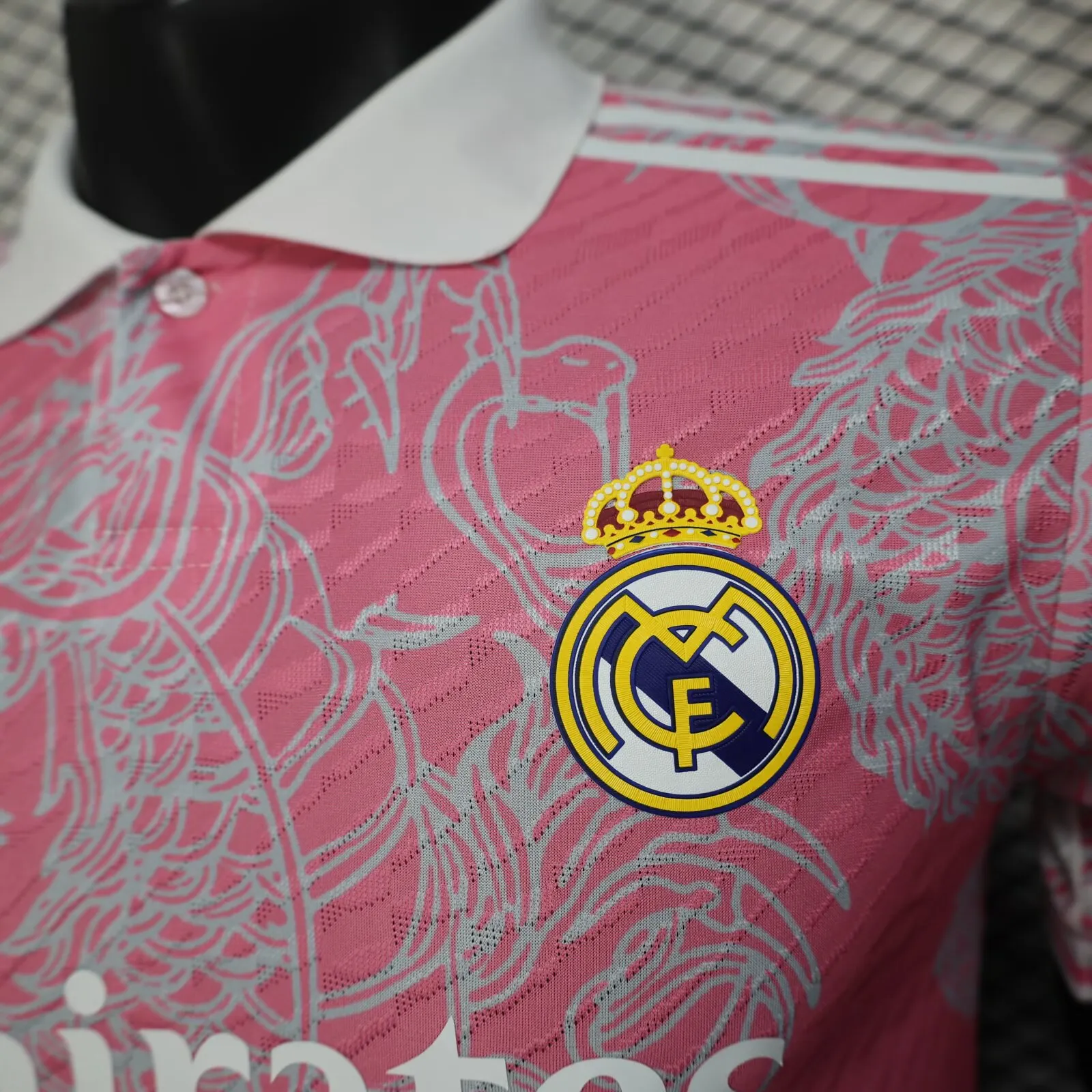 2025/2026 Versión Jugador Real Madrid Edición Especial Rosa Camiseta de Fútbol Calidad Thai — Vista 14