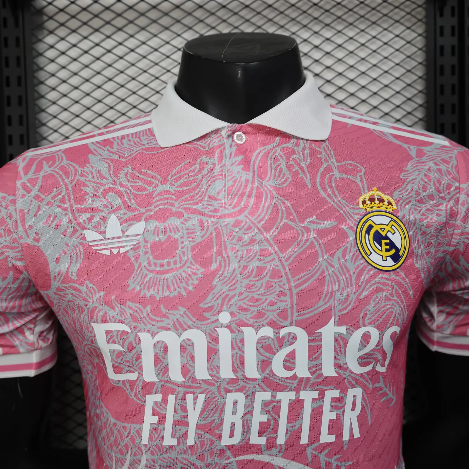 2025/2026 Versión Jugador Real Madrid Edición Especial Rosa Camiseta de Fútbol Calidad Thai — Vista 12