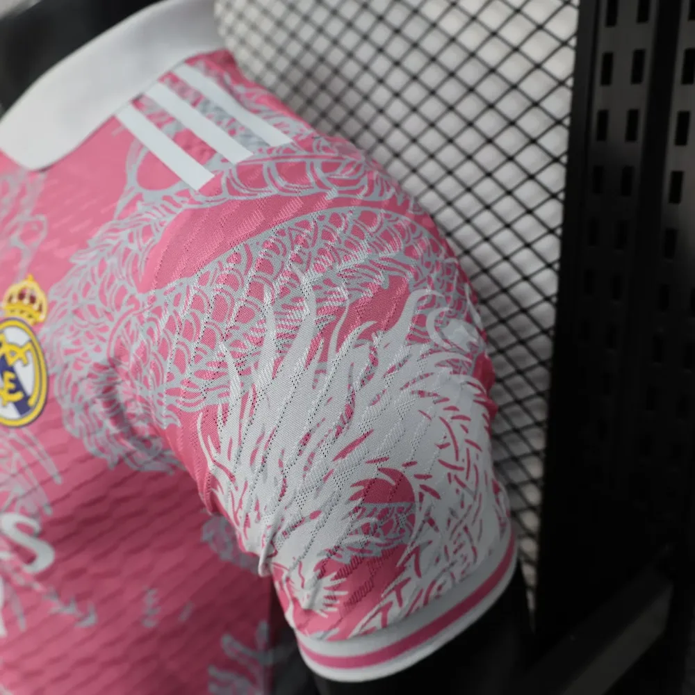 2025/2026 Versión Jugador Real Madrid Edición Especial Rosa Camiseta de Fútbol Calidad Thai — Vista 7