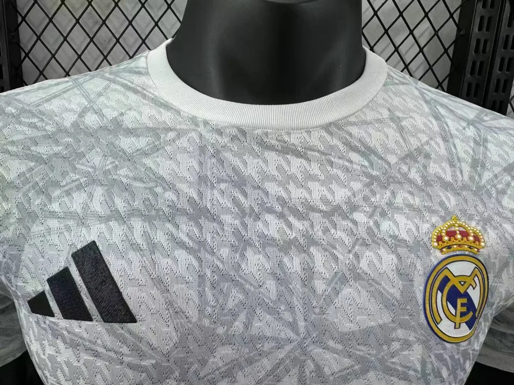 2024/2025 Versión Jugador Real Madrid Edición Especial 08 Camiseta de Fútbol Calidad Tailandesa — Vista 3