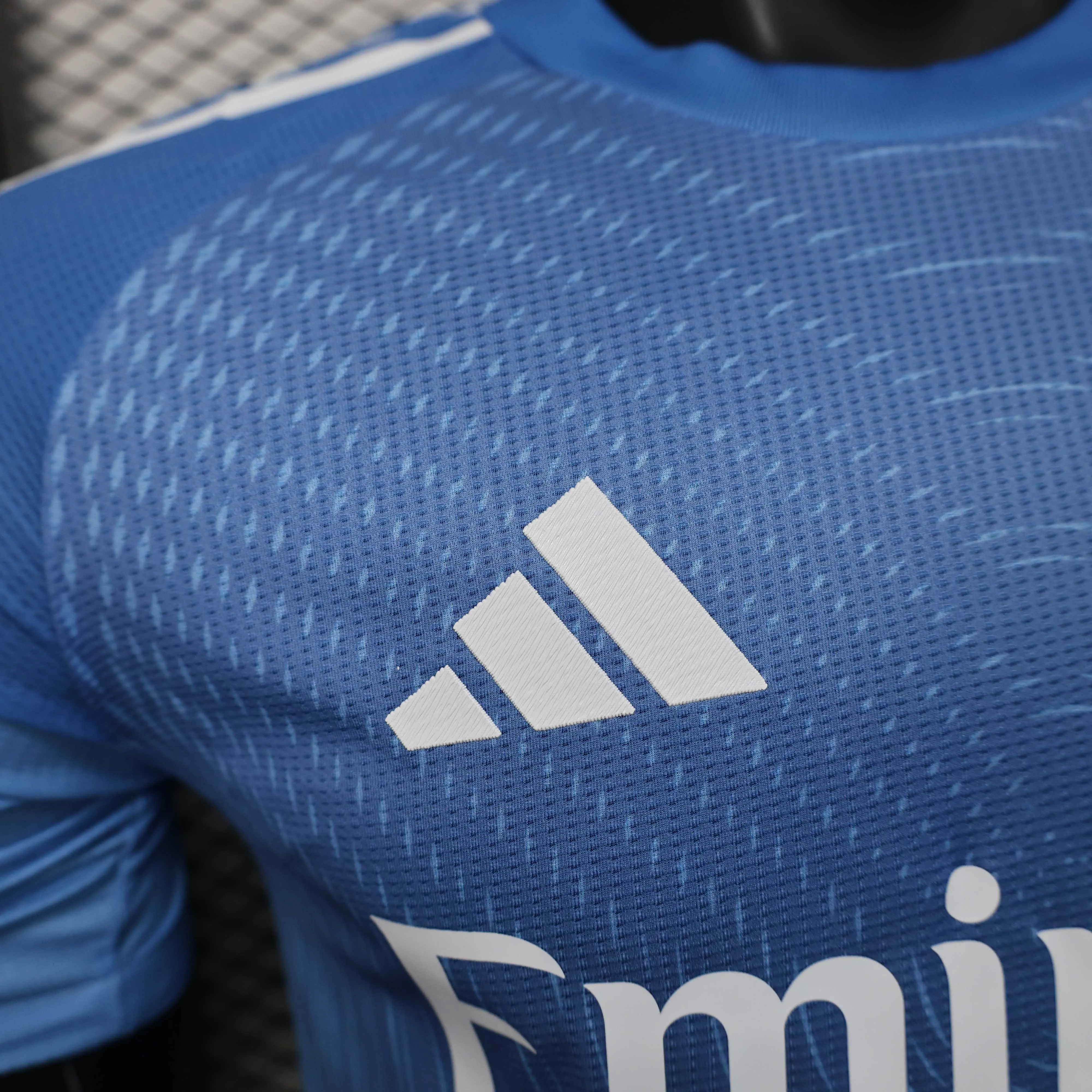 2025/2026 Versión Jugador Real Madrid Edición Especial Azul Camiseta de Fútbol Calidad Thai — Vista 13