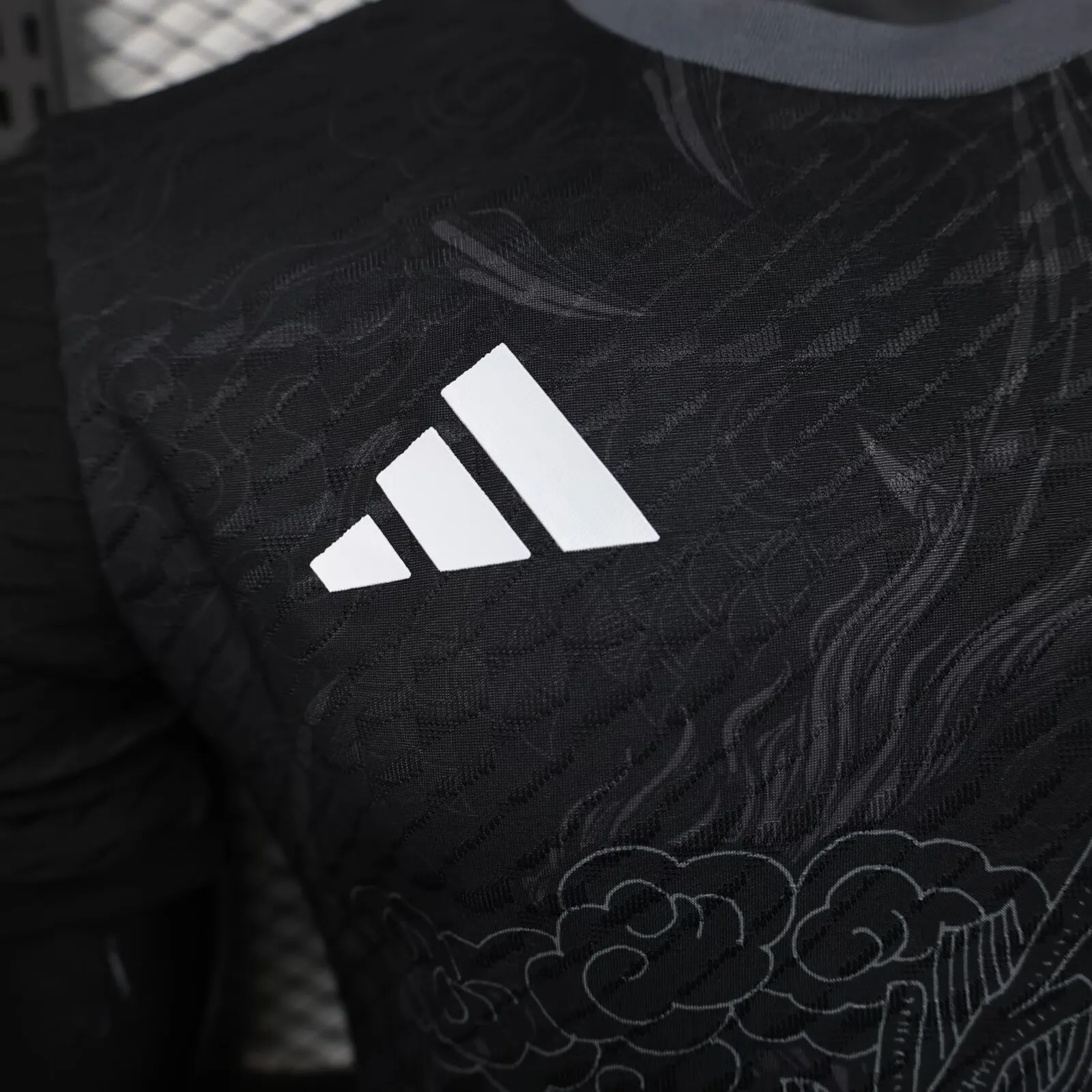 2025/2026 Camiseta de fútbol Real Madrid Edición Especial 32 Versión Jugador Calidad Tailandesa — Vista 13