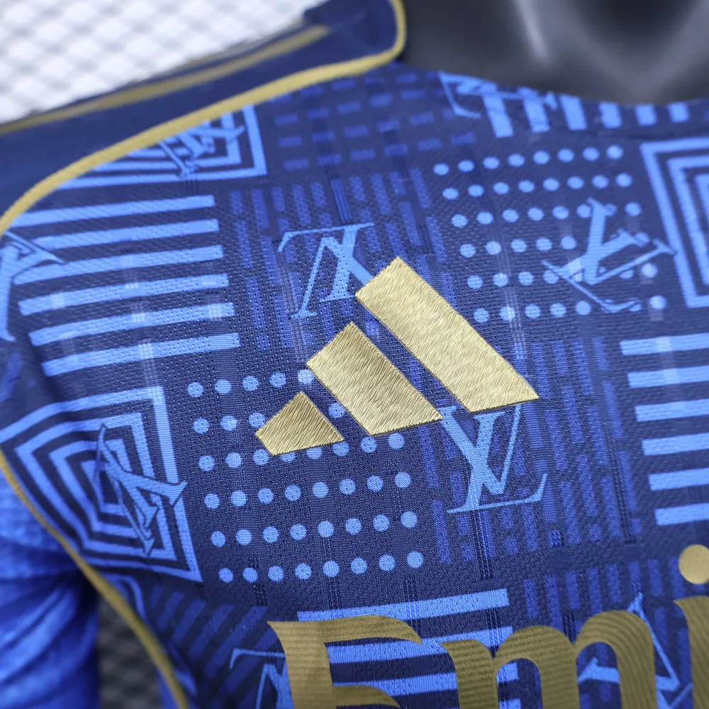 2025/2026 Versión Jugador Camiseta de Fútbol Edición Especial 18 Real Madrid Calidad Tailandesa — Vista 4