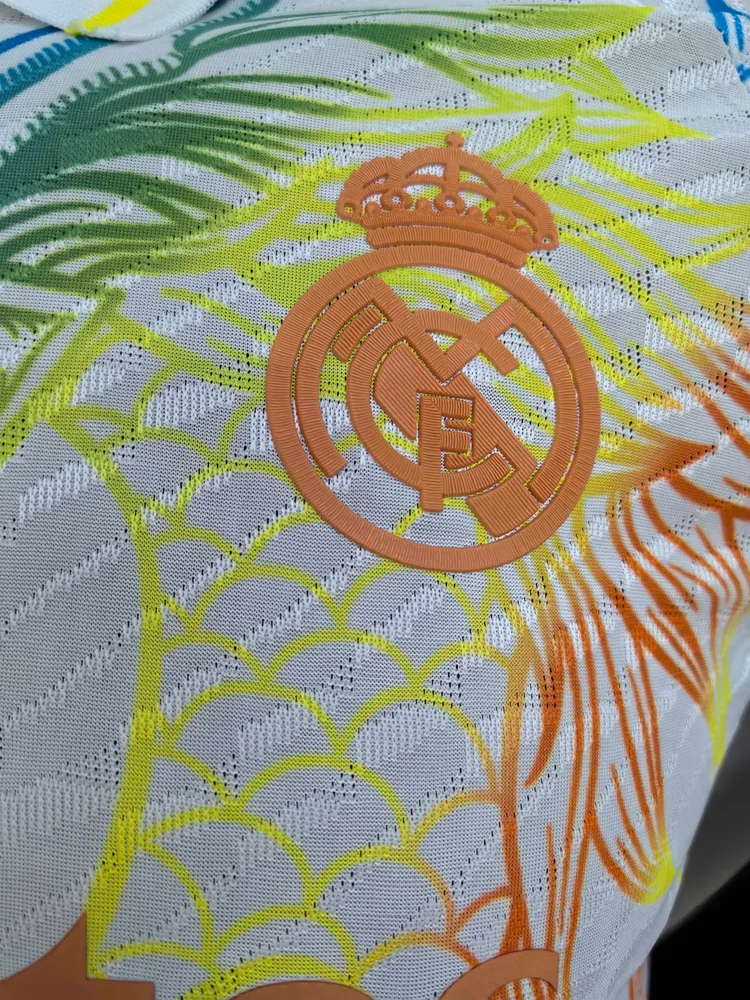 Camiseta de Fútbol Real Madrid 2025/2026 Versión Jugador Edición Especial Dragón Multicolor Blanco Calidad Tailandesa — Vista 4