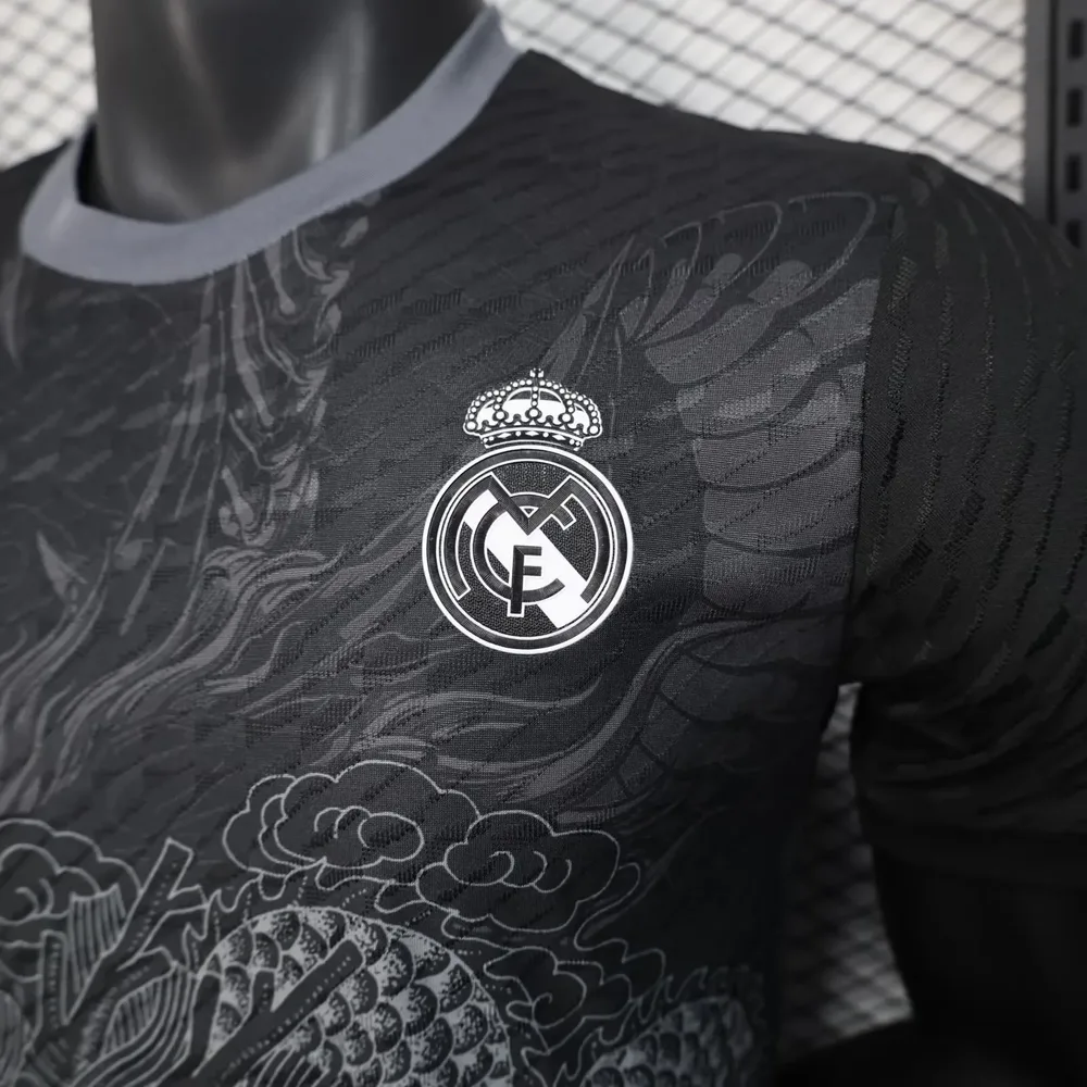 2025/2026 Camiseta de fútbol Real Madrid Edición Especial 32 Versión Jugador Calidad Tailandesa — Vista 5
