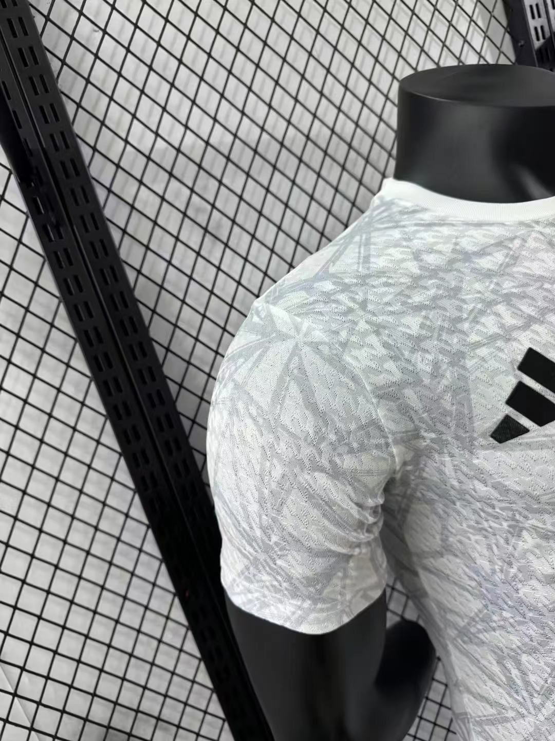 2024/2025 Versión Jugador Real Madrid Edición Especial 08 Camiseta de Fútbol Calidad Tailandesa — Vista 12