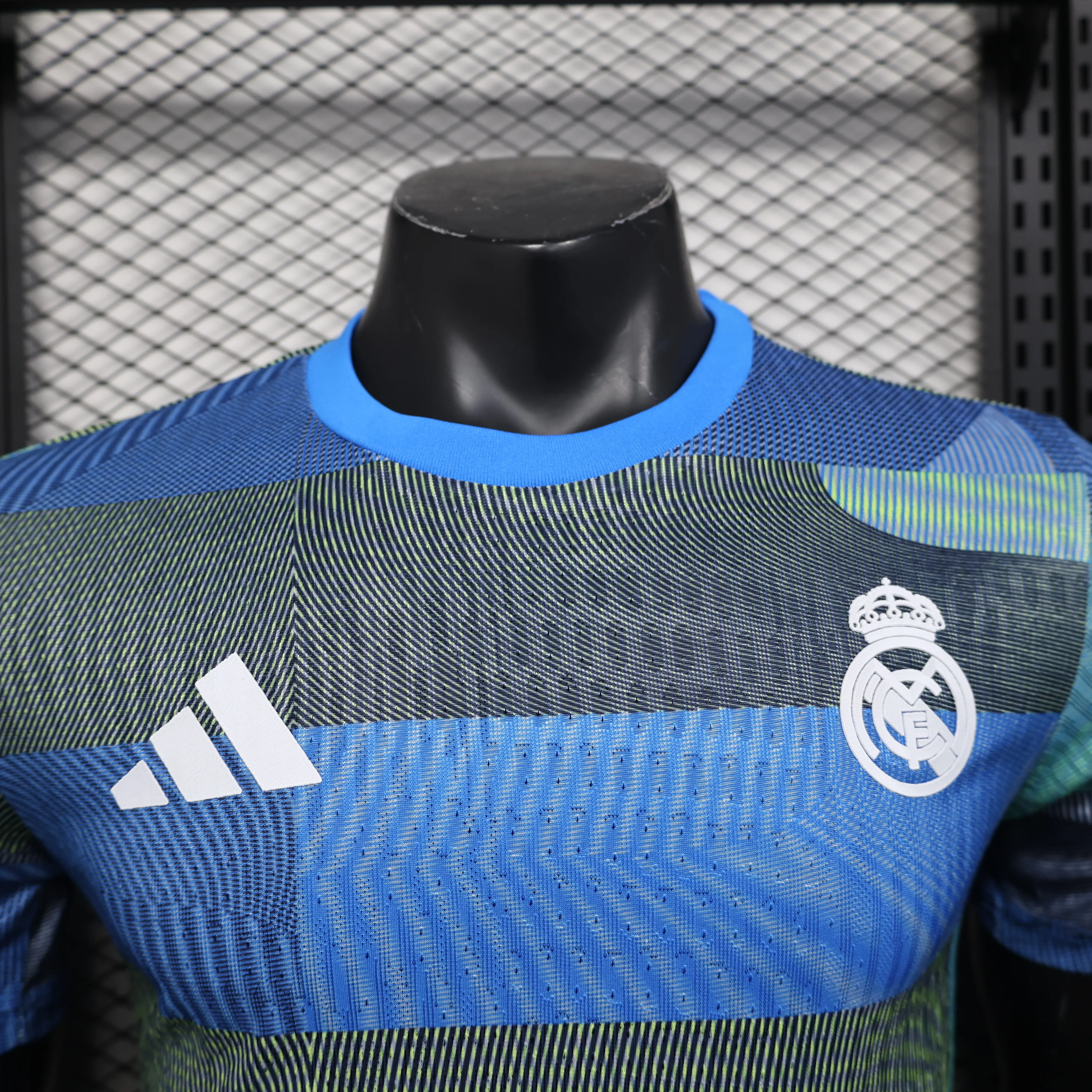 2025/2026 Versión Jugador Real Madrid Ropa de Entrenamiento Prepartido 01 Camiseta de Fútbol Calidad Tailandesa — Vista 12