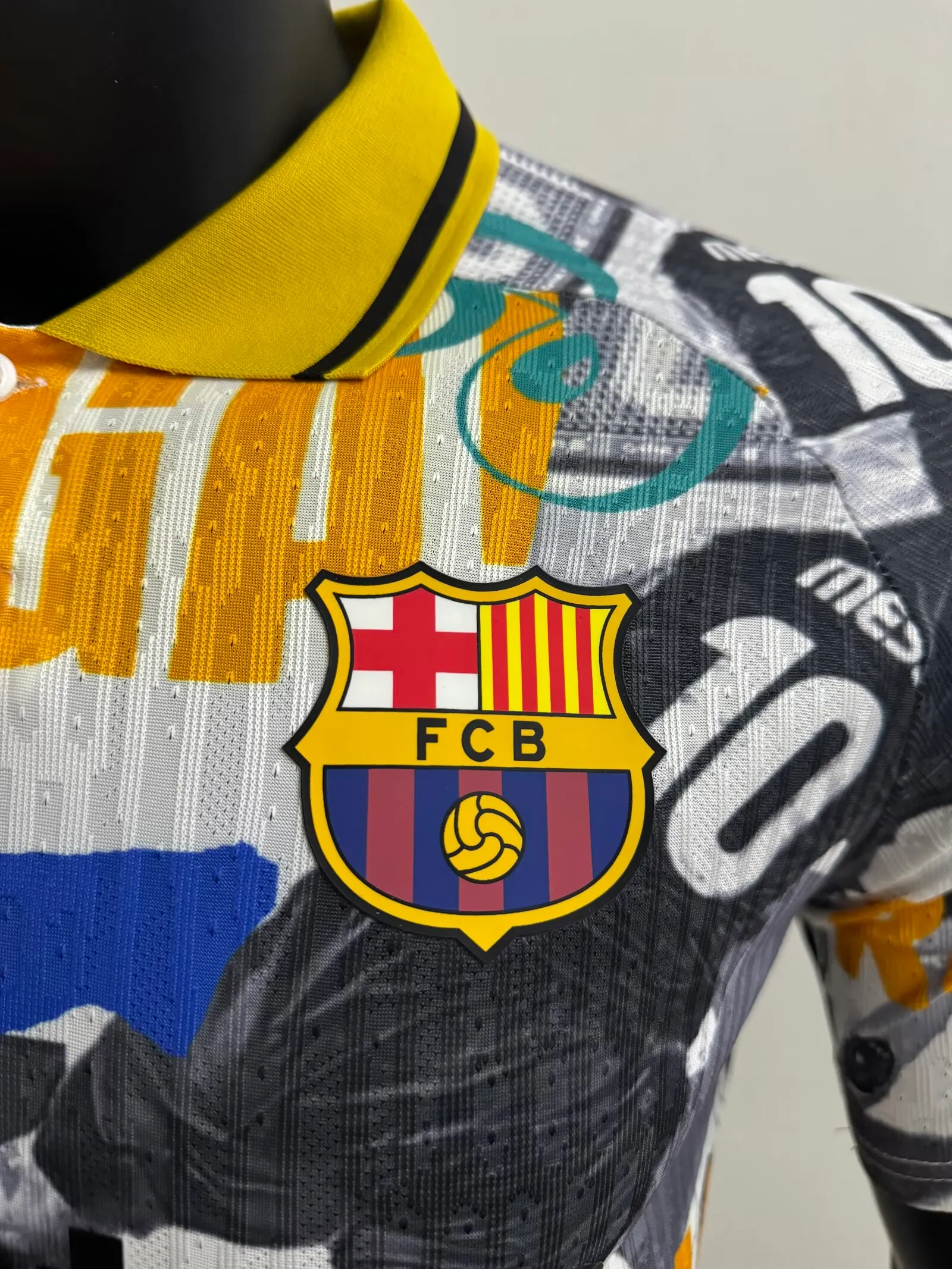 Camiseta de Fútbol Barcelona 2025/2026 Versión Jugador Edición Co-branded Ronaldinho Calidad Tailandesa — Vista 11