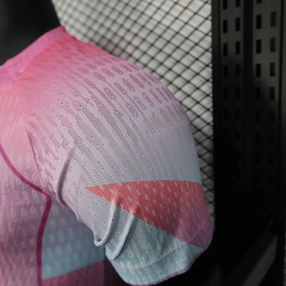 2025/2026 Barcelona Versión Jugador Edición Especial Rosa Camiseta de Fútbol Calidad Thai — Vista 7