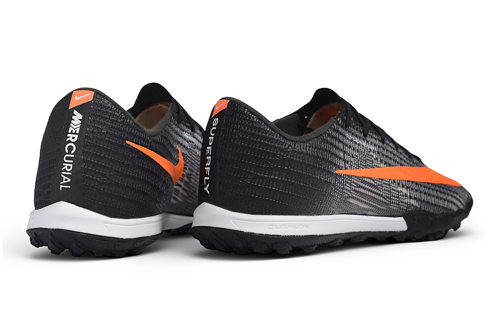 Botas de fútbol Mercurial 17 TF negro y naranja, suela blanca